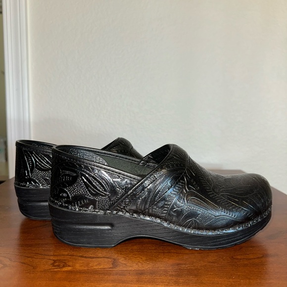 Dansko Black embossed leather clog size 39 - Picture 1 of 6